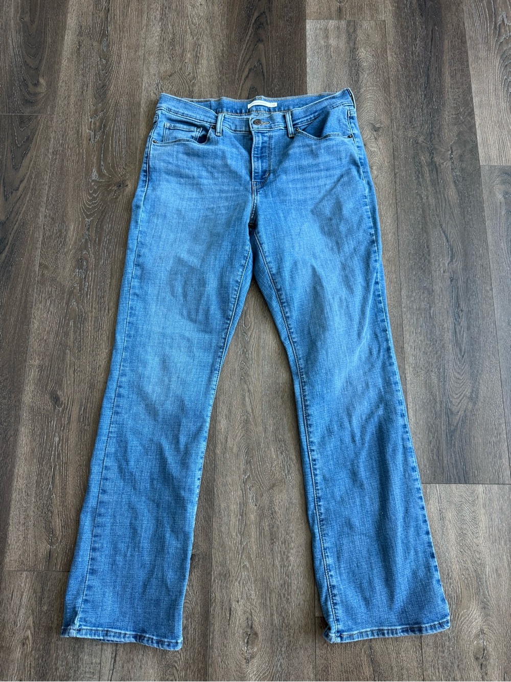 Levi’s Classic Boot Cut Jeans in Medium Blue Women’s Size 12